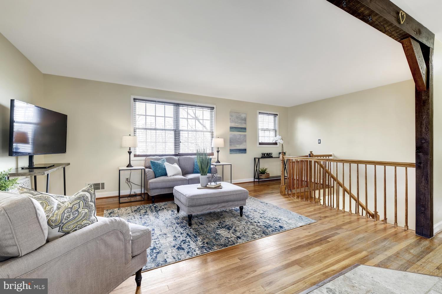 200 Stonewall Road Baltimore, MD 21228 - Photo 20 of 46 living room