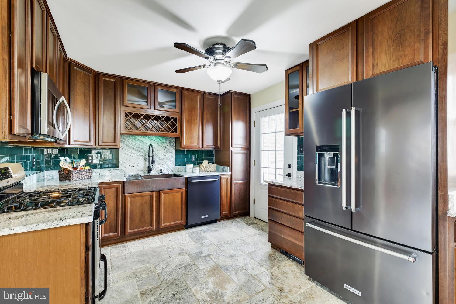 200 Stonewall Road Baltimore, MD 21228 - Photo 29 of 46 kitchen