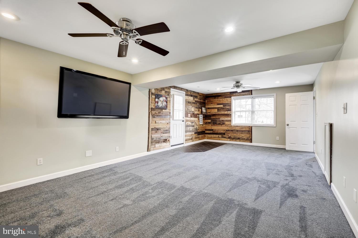 200 Stonewall Road Baltimore, MD 21228 - Photo 9 of 46 family room