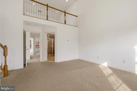 a view of a big room with closet