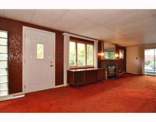 498 Chapel Road Aliquippa, PA 15001 - Photo 12 of 18 Living Room. Entrance door area into living room