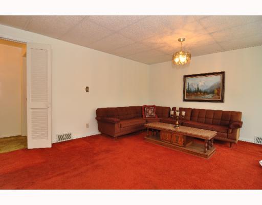 498 Chapel Road Aliquippa, PA 15001 - Photo 13 of 18 Living Room. Large seating area of living room