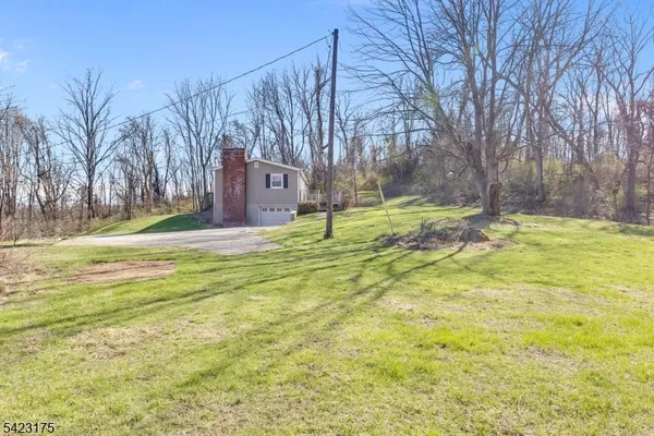 a view of a yard with a house