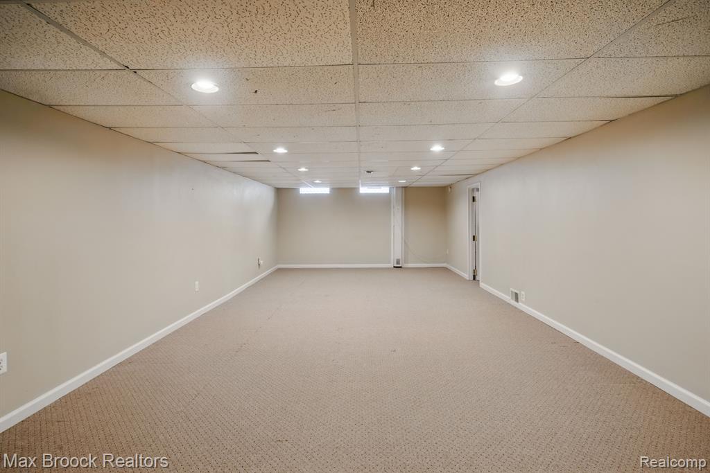 2232 Warrington Road Rochester Hills, MI 48307 - Photo 24 of 51