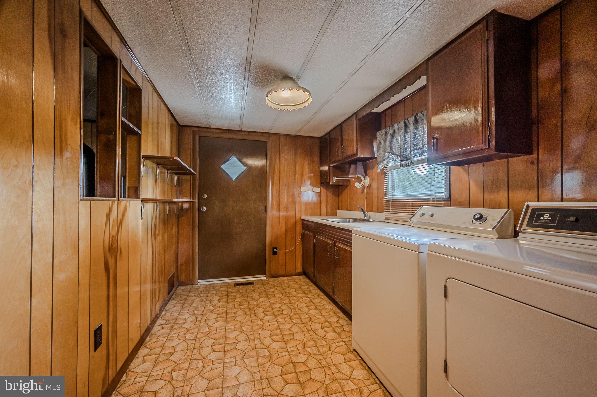 28050 Possum Point Road Millsboro, DE 19966 - Photo 33 of 47 a view of hallway with washer and dryer