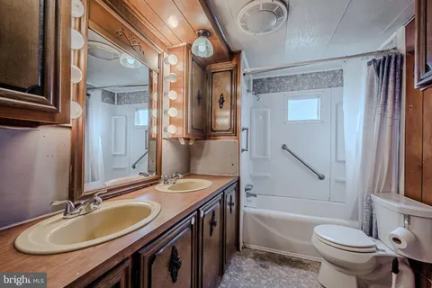 a view of balcony with furniture and a garden