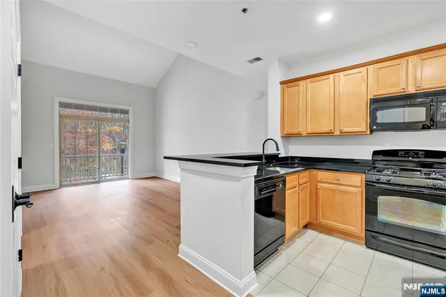 $2,975 | 1100 Sterling Drive, Unit 807, Franklin Lakes, NJ 07417