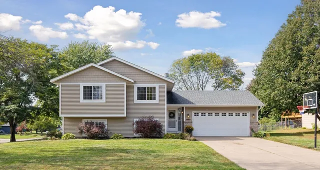 $400,000 | 2260 Hallmark Avenue North, Oakdale, MN 55128