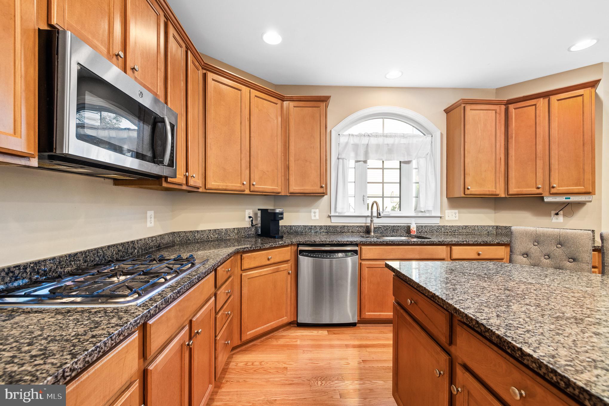 3314 Lady Catherine Circle Triangle, VA 22172 - Photo 5 of 33 Plenty of Cabinetry and Stainless Appliances
