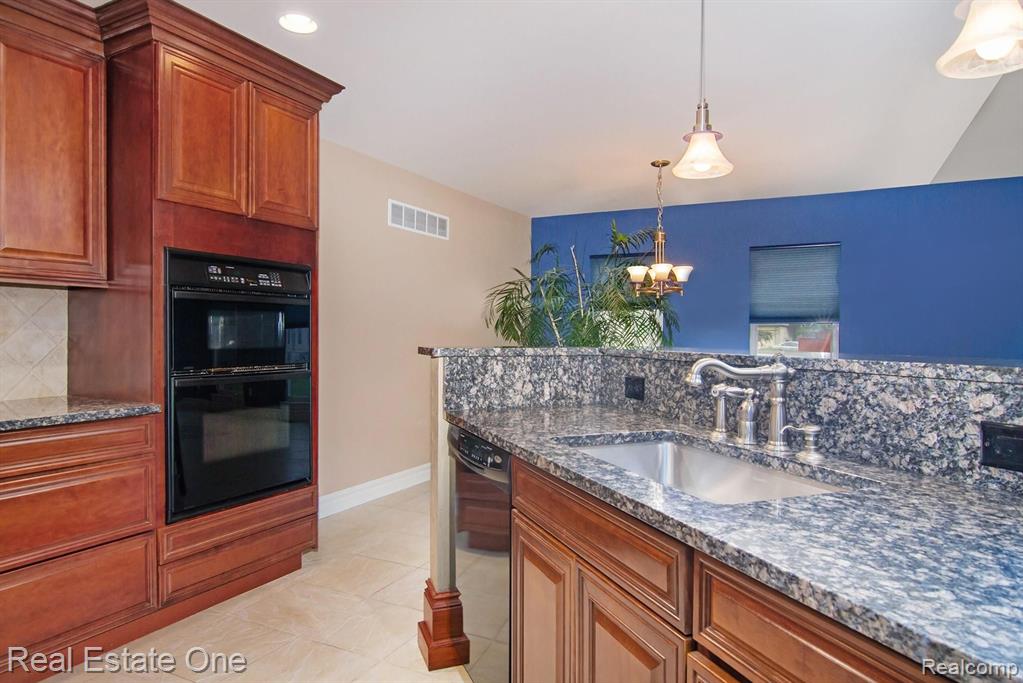 51900 Baker Road Chesterfield, MI 48047 - Photo 11 of 26