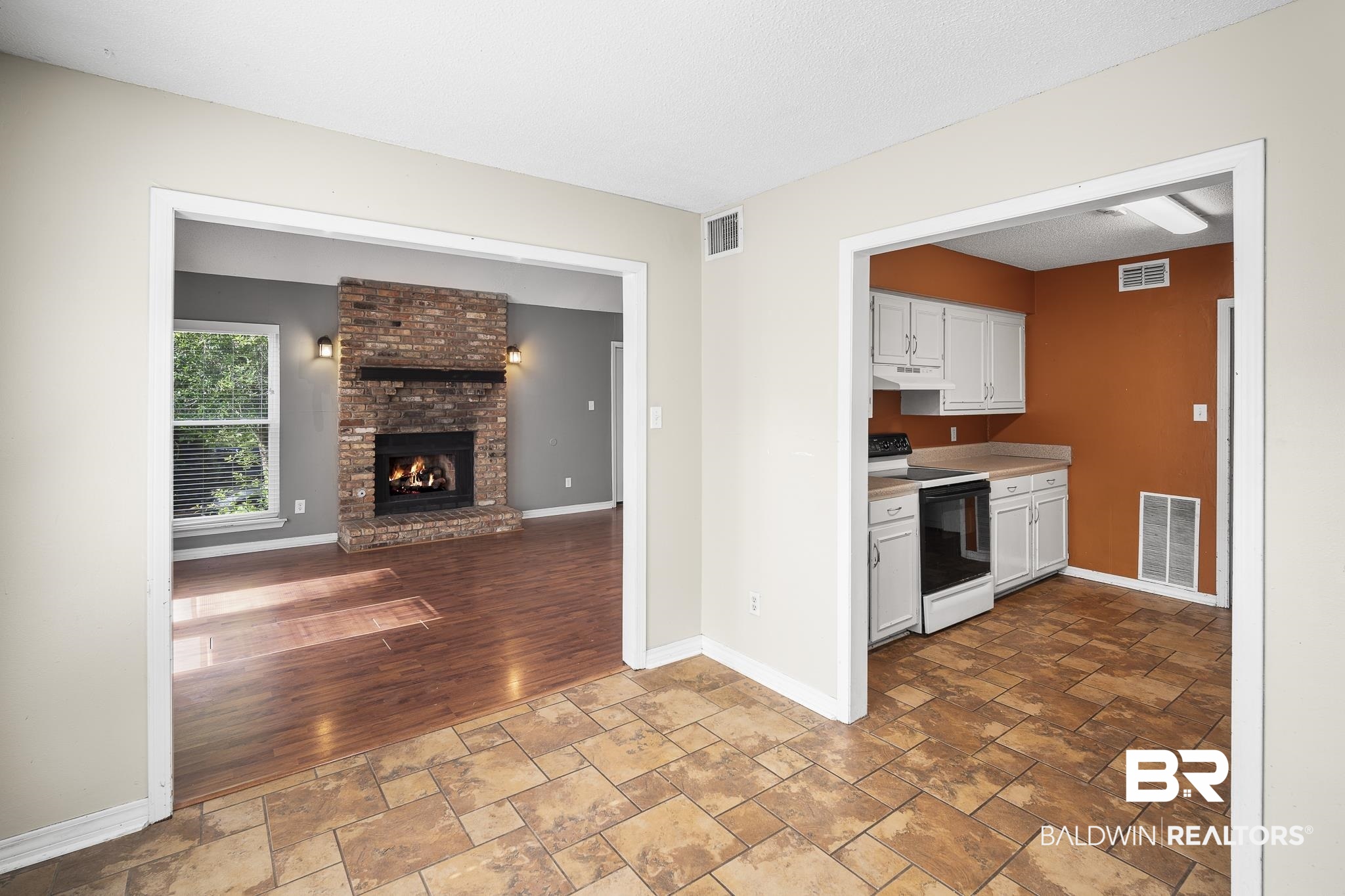 6513 Cedar Bend Court, Unit B Mobile, AL 36608 - Photo 8 of 23 Breakfast Room