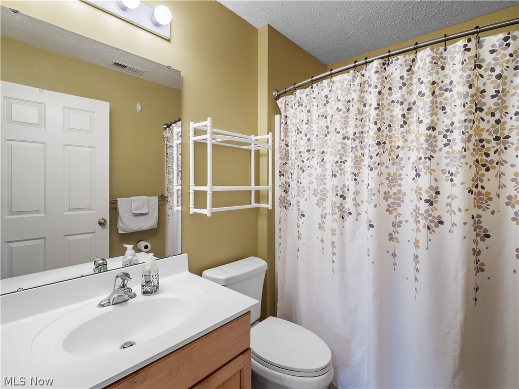 115 Sandstone Ridge Way Berea, OH 44017 - Photo 27 of 31 Bathroom