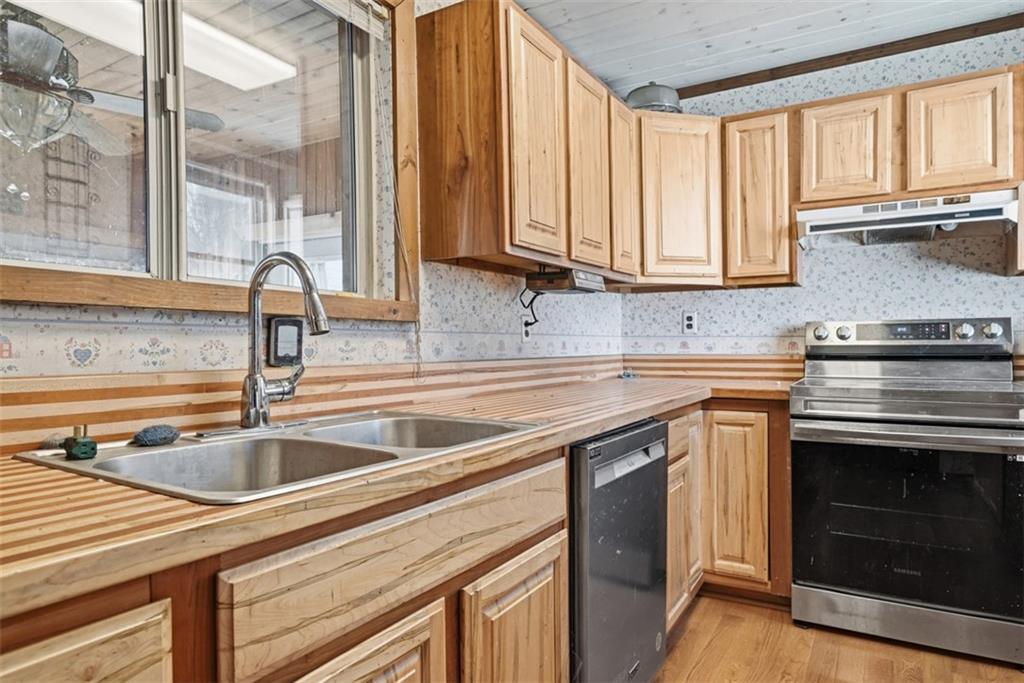 7524 Franklin Road Cranberry Township, PA 16066 - Photo 15 of 44 a kitchen with granite countertop a sink and a stove