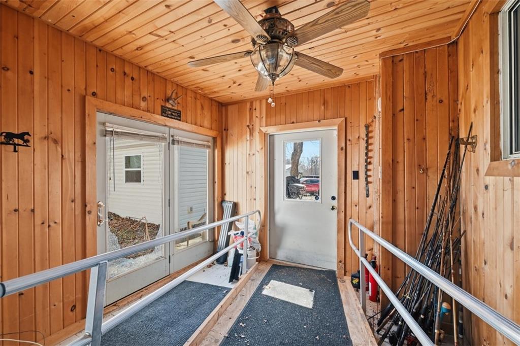 7524 Franklin Road Cranberry Township, PA 16066 - Photo 23 of 44 a view of an entryway