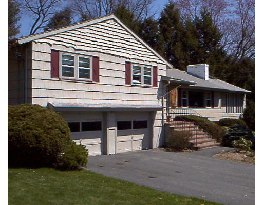 17 Red Coat Road Framingham, MA 01701 - Photo 1 of 24 Gallery Image 1