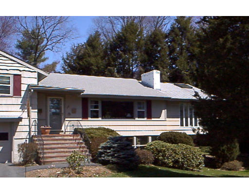 17 Red Coat Road Framingham, MA 01701 - Photo 3 of 24 Gallery Image 3