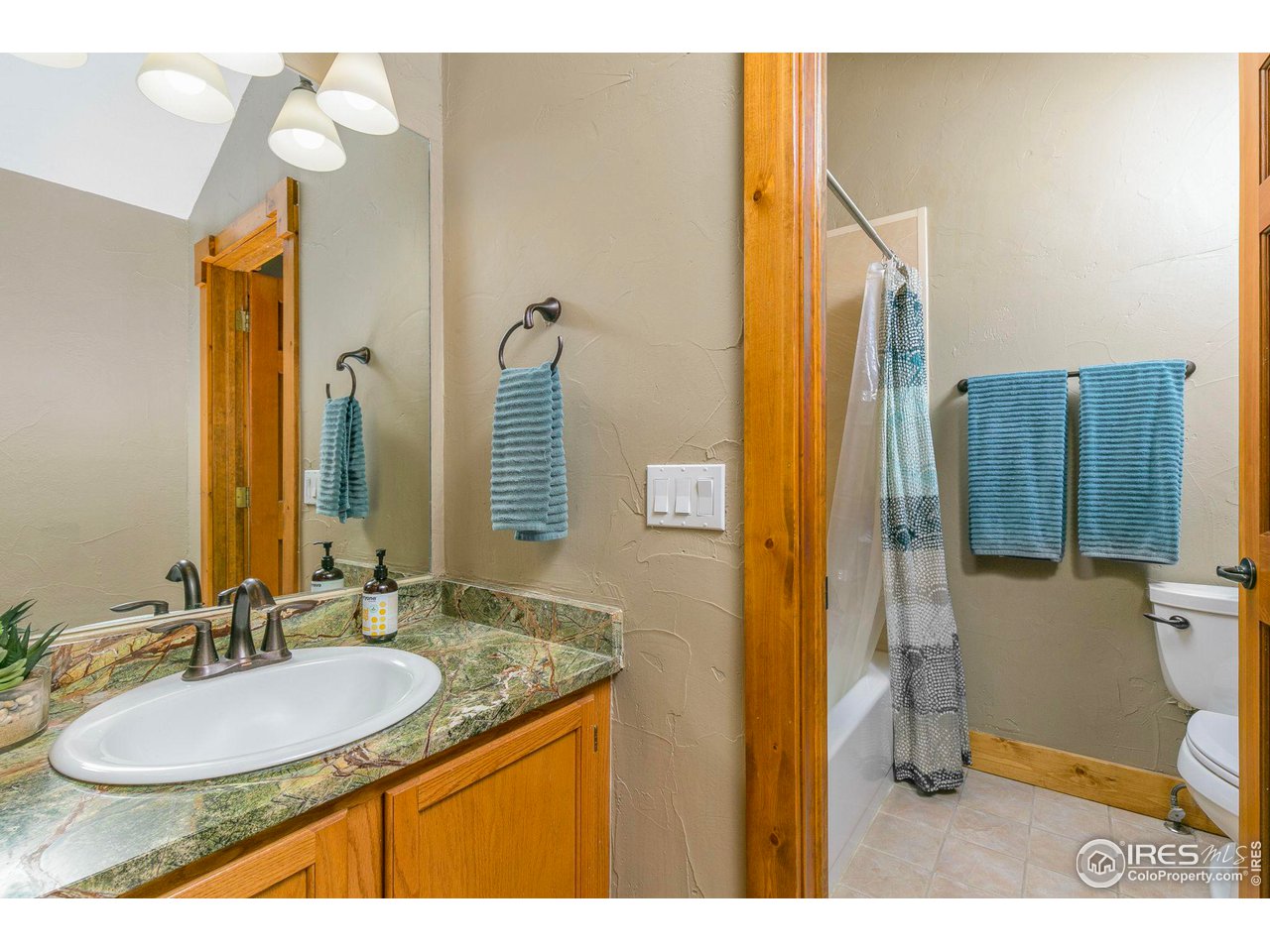 1933 Interlocken Drive Evergreen, CO 80439 - Photo 27 of 40 2nd level full bathroom