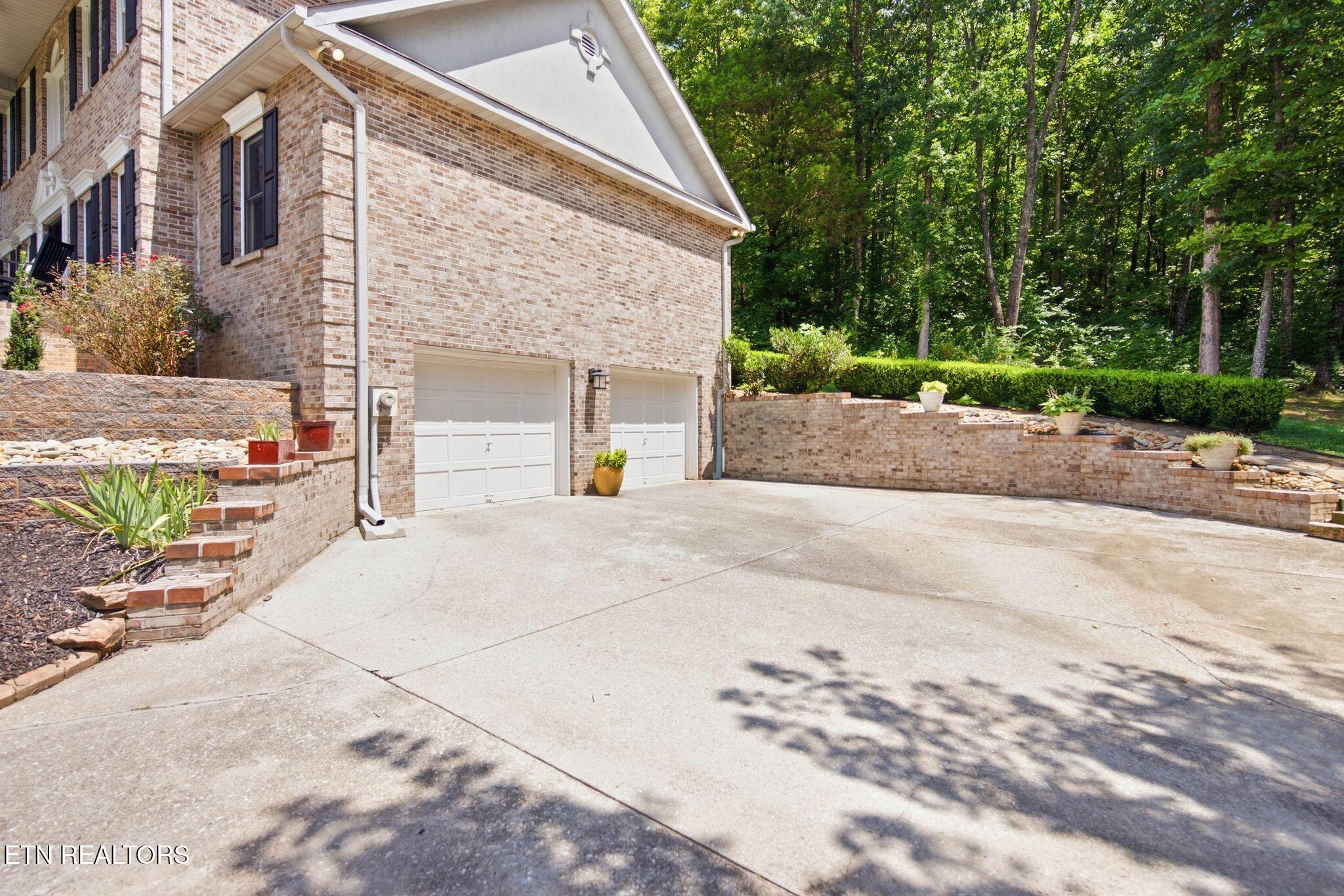 6809 Resolute Road Knoxville, TN 37918 - Photo 3 of 49 mls_6908 Resolute Rd-47