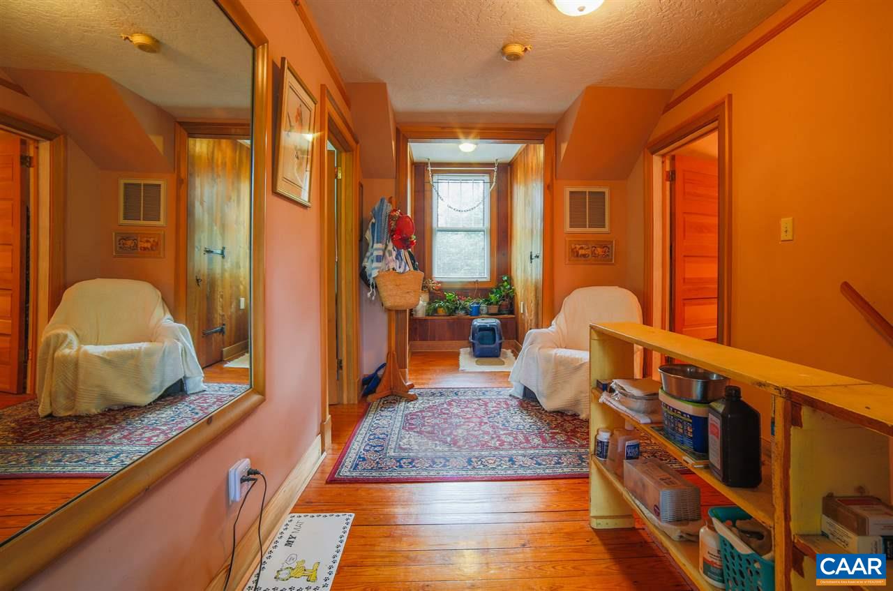 1139 Spencer Road Dillwyn, VA 23936 - Photo 15 of 29 a living room with furniture