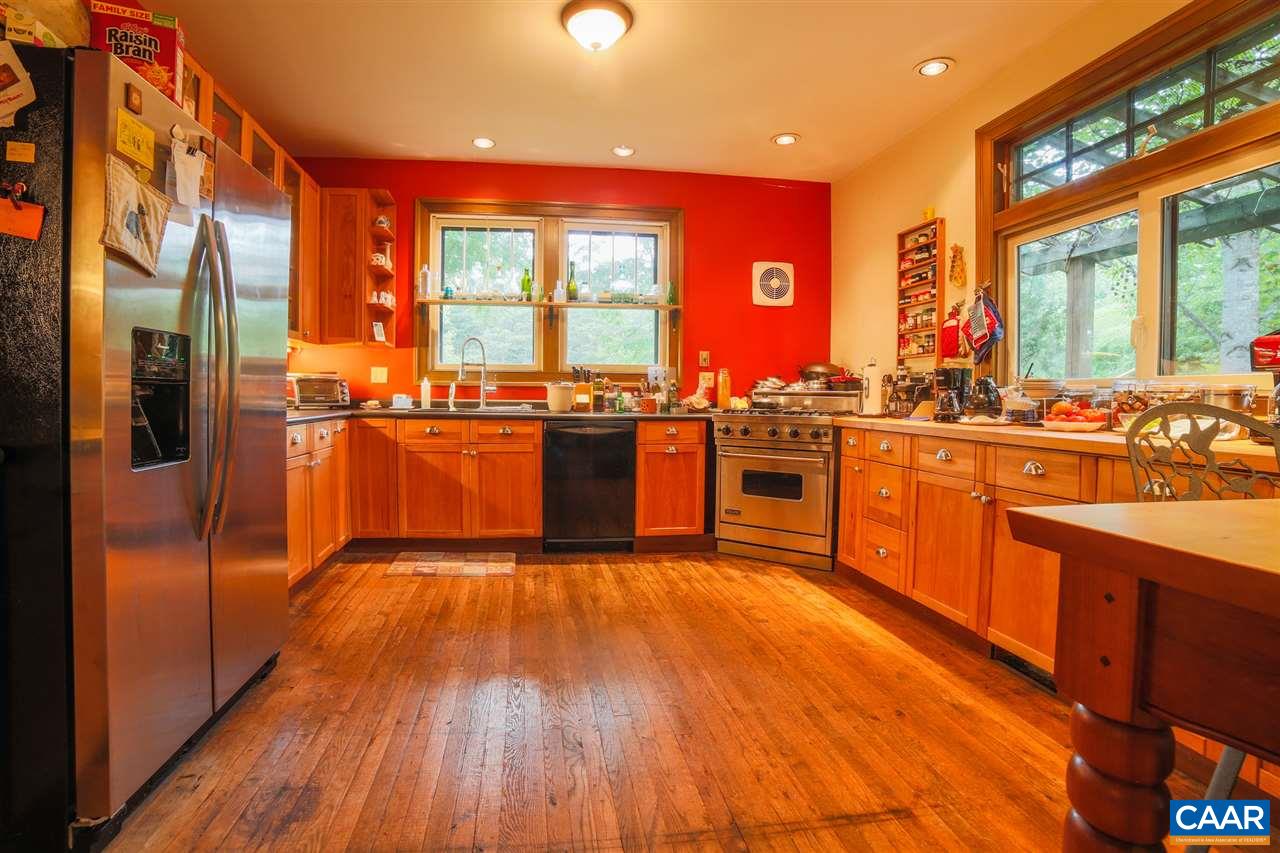 1139 Spencer Road Dillwyn, VA 23936 - Photo 8 of 29 a kitchen with stainless steel appliances granite countertop a stove and a refrigerator