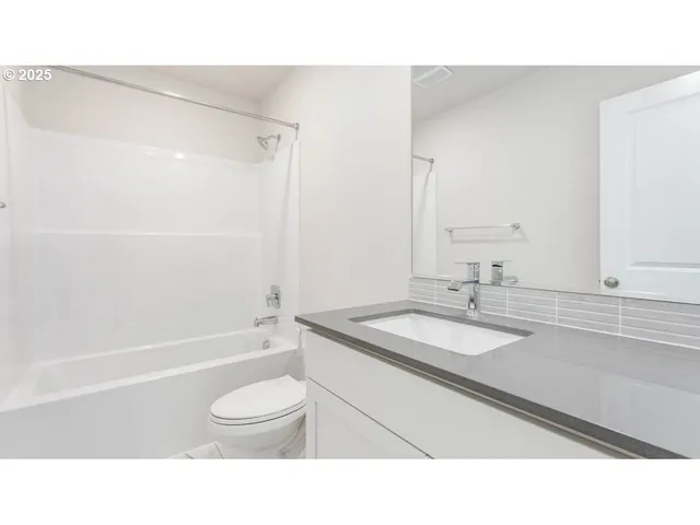 $519,995 | 6487 Southeast Nasha Street, Hillsboro, OR 97123