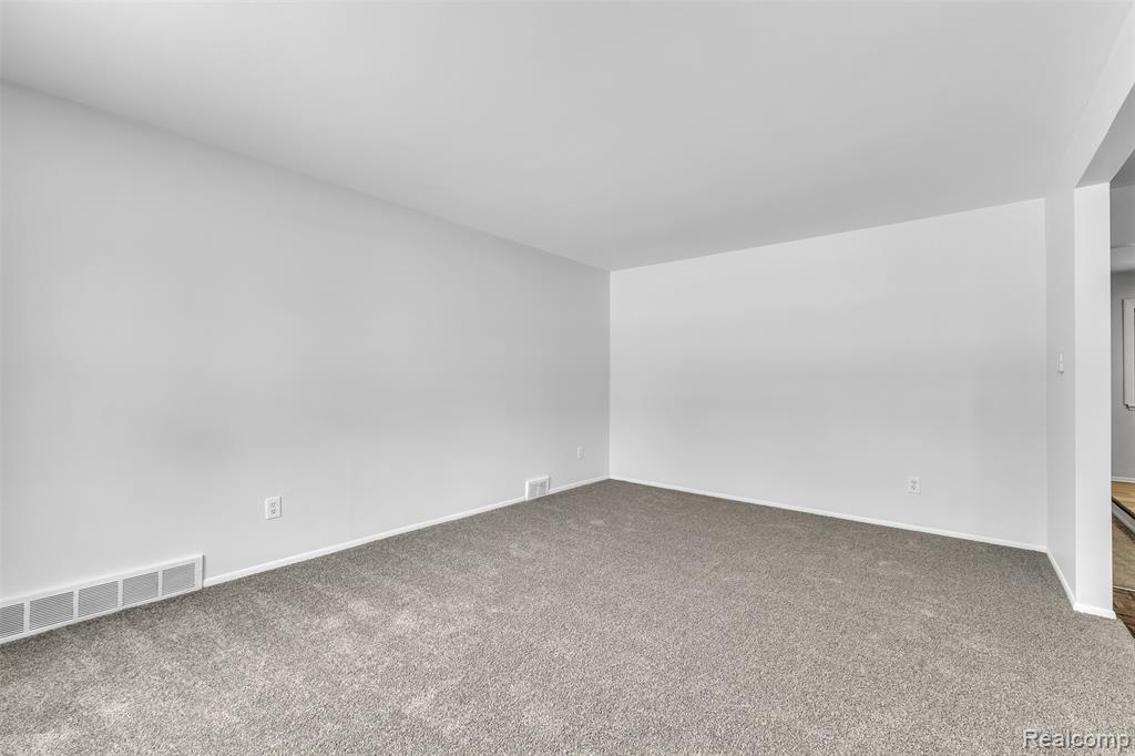 23520 Rockingham Street Southfield, MI 48033 - Photo 10 of 48 Gallery Image 10