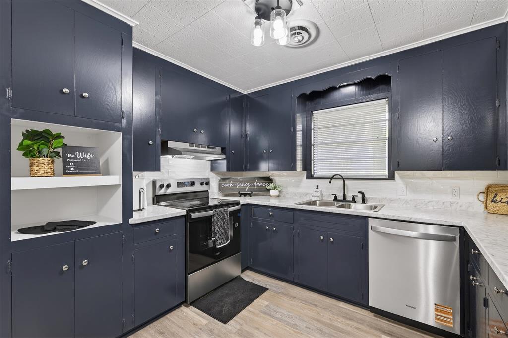522 Lee Street Mansfield, LA 71052 - Photo 10 of 20 a kitchen with sink cabinets and stainless steel appliances