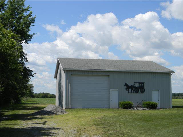 8455 Chinavare Road Newport, MI 48166 - Photo 4 of 12 20367869-3.JPG