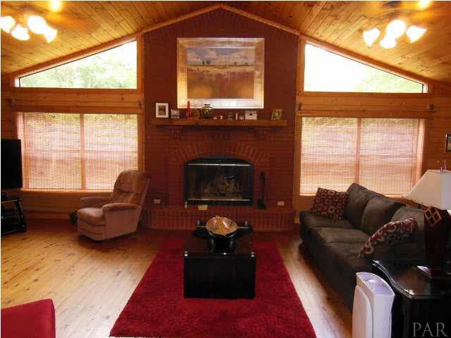 4535 Hayes Road Milton, FL 32583 - Photo 4 of 25 Gallery Image 4