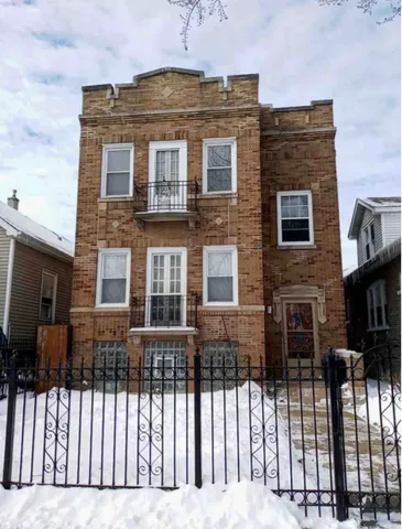$2,000 | 2230 North Mulligan Avenue, Unit 1, Chicago, IL 60639