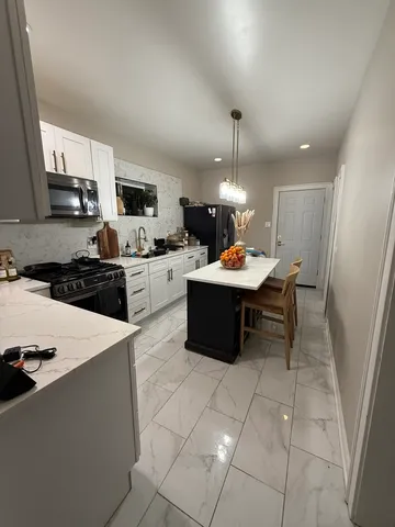 $2,000 | 2230 North Mulligan Avenue, Unit 1, Chicago, IL 60639