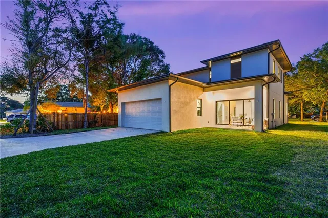 a view of a house with a yard