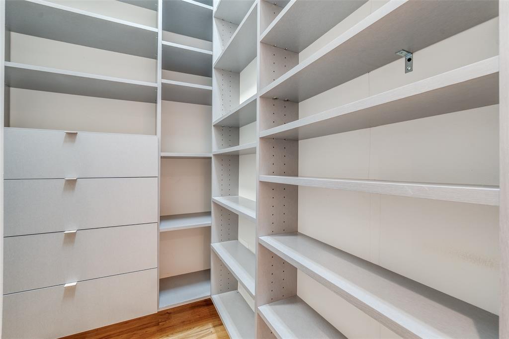 1505 North Haskell Avenue, Unit 3 Dallas, TX 75204 - Photo 24 of 28 a view of walk in closet with empty racks
