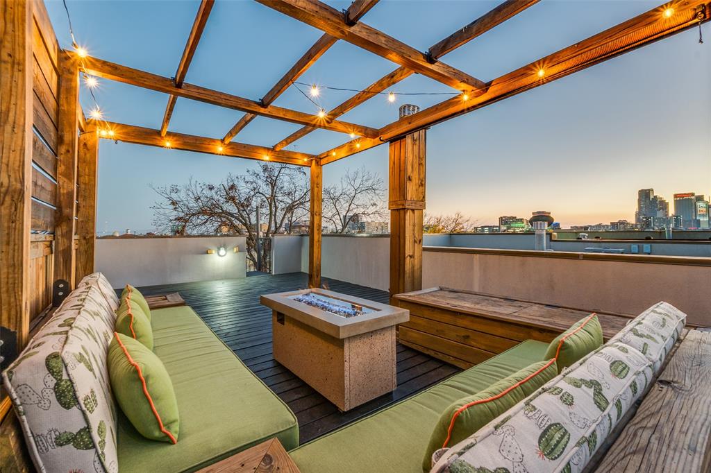 1505 North Haskell Avenue, Unit 3 Dallas, TX 75204 - Photo 26 of 28 a view of an outdoor sitting area