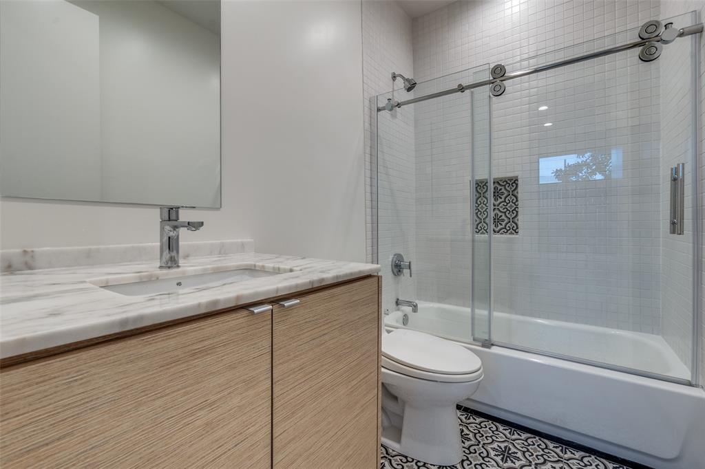 1505 North Haskell Avenue, Unit 3 Dallas, TX 75204 - Photo 5 of 28 a bathroom with a granite countertop toilet a sink and a bathtub