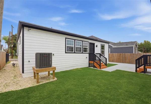 $1,850 | 4610 Providence Street, Unit A, Houston, TX 77020