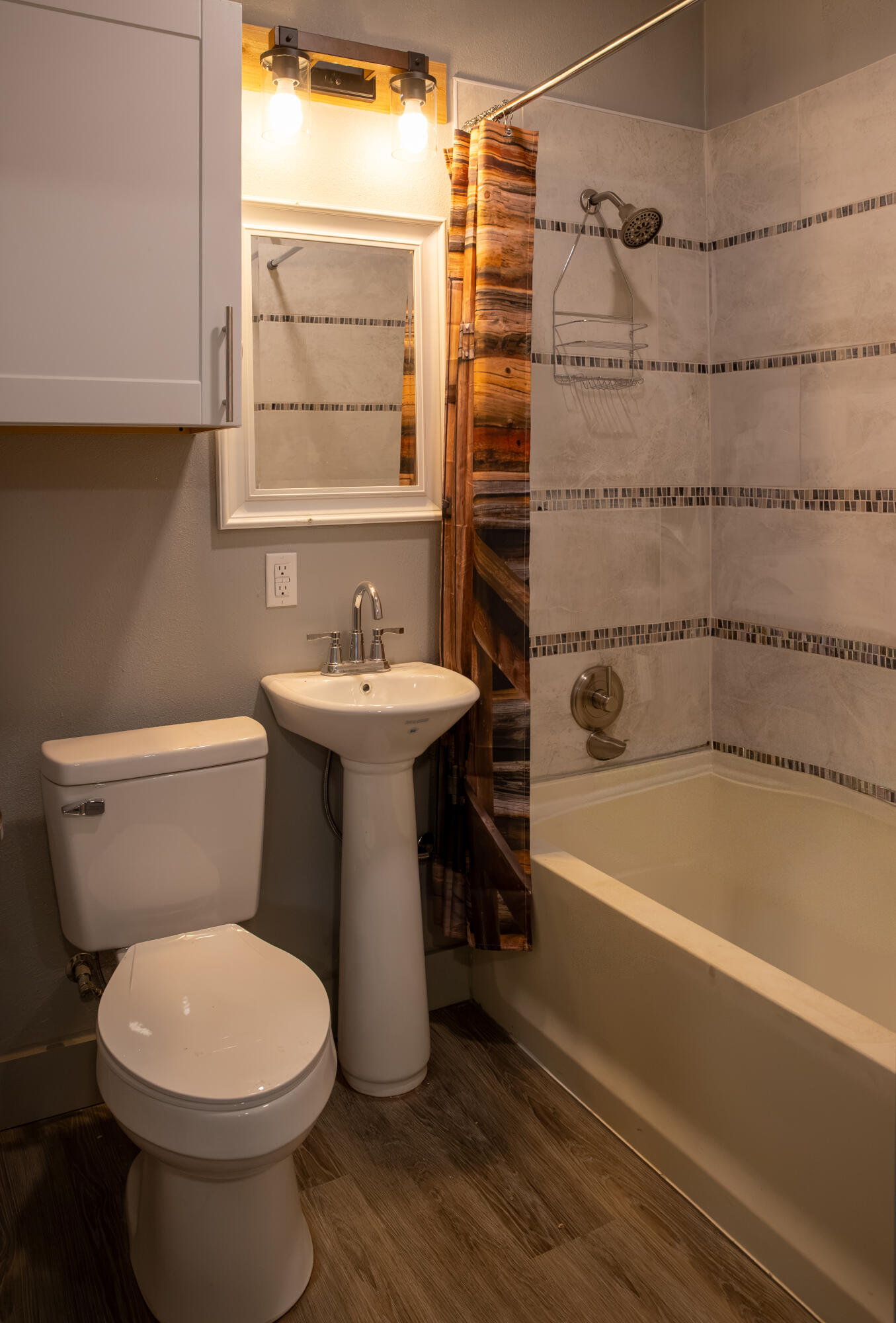 8233 County Road 6440 Lubbock, TX 79416 - Photo 18 of 25 Office bathroom