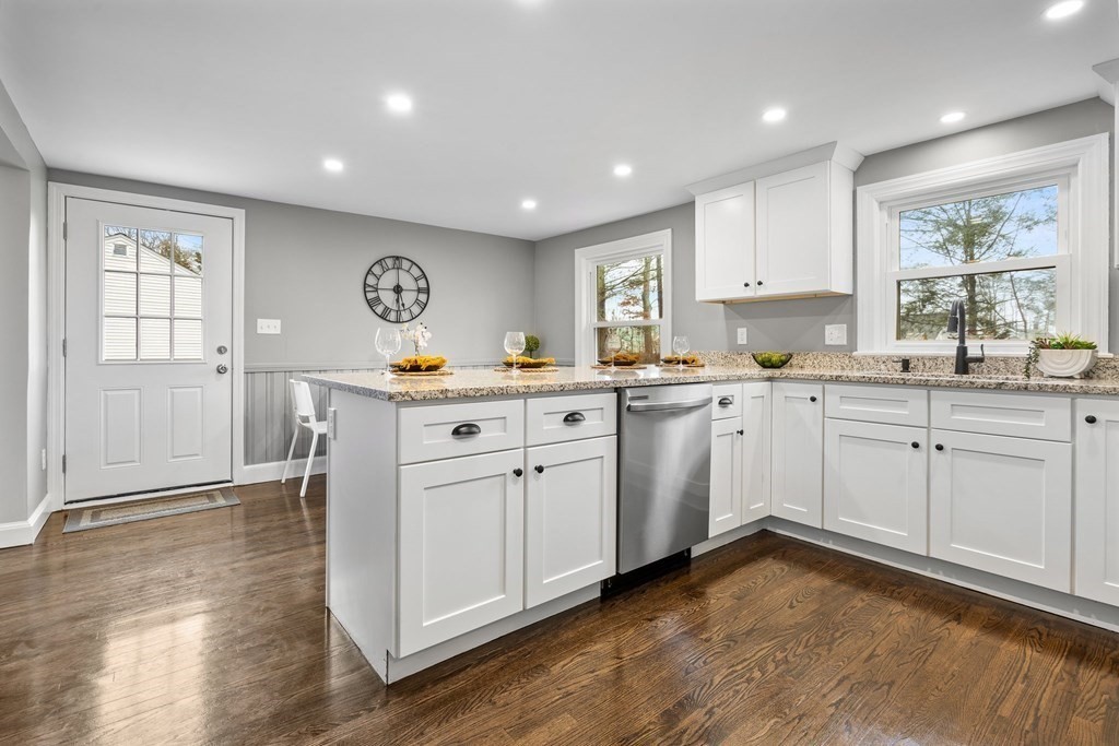 38 Oriole Road Stoughton, MA 02072 - Photo 8 of 34 Gallery Image 8