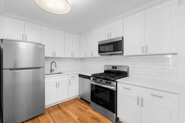$3,020 | 5 Poplar Street, Unit 3A, Jersey City, NJ 07307
