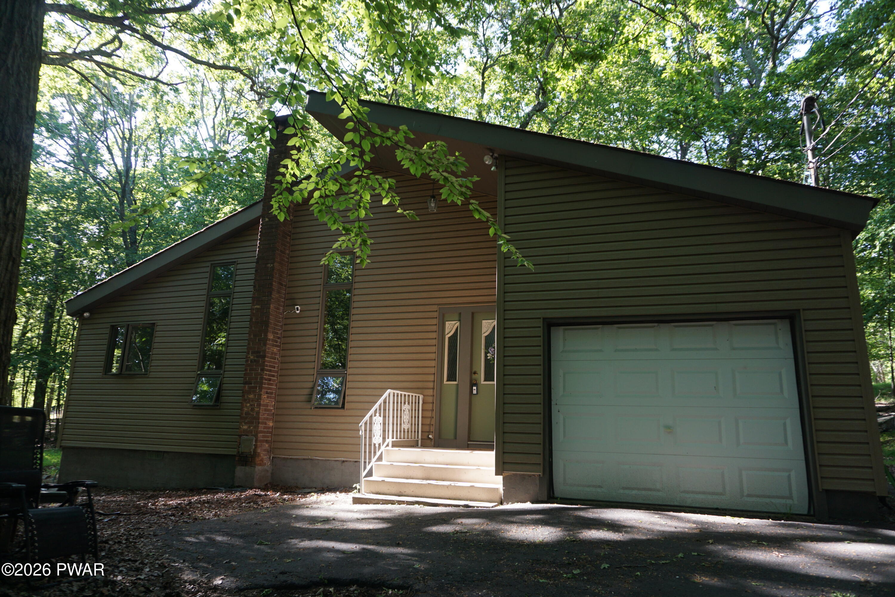 109 Eagle Court Bushkill, PA 18324 - Photo 1 of 35