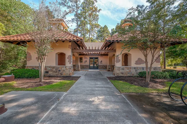a view of a pathway with a yard