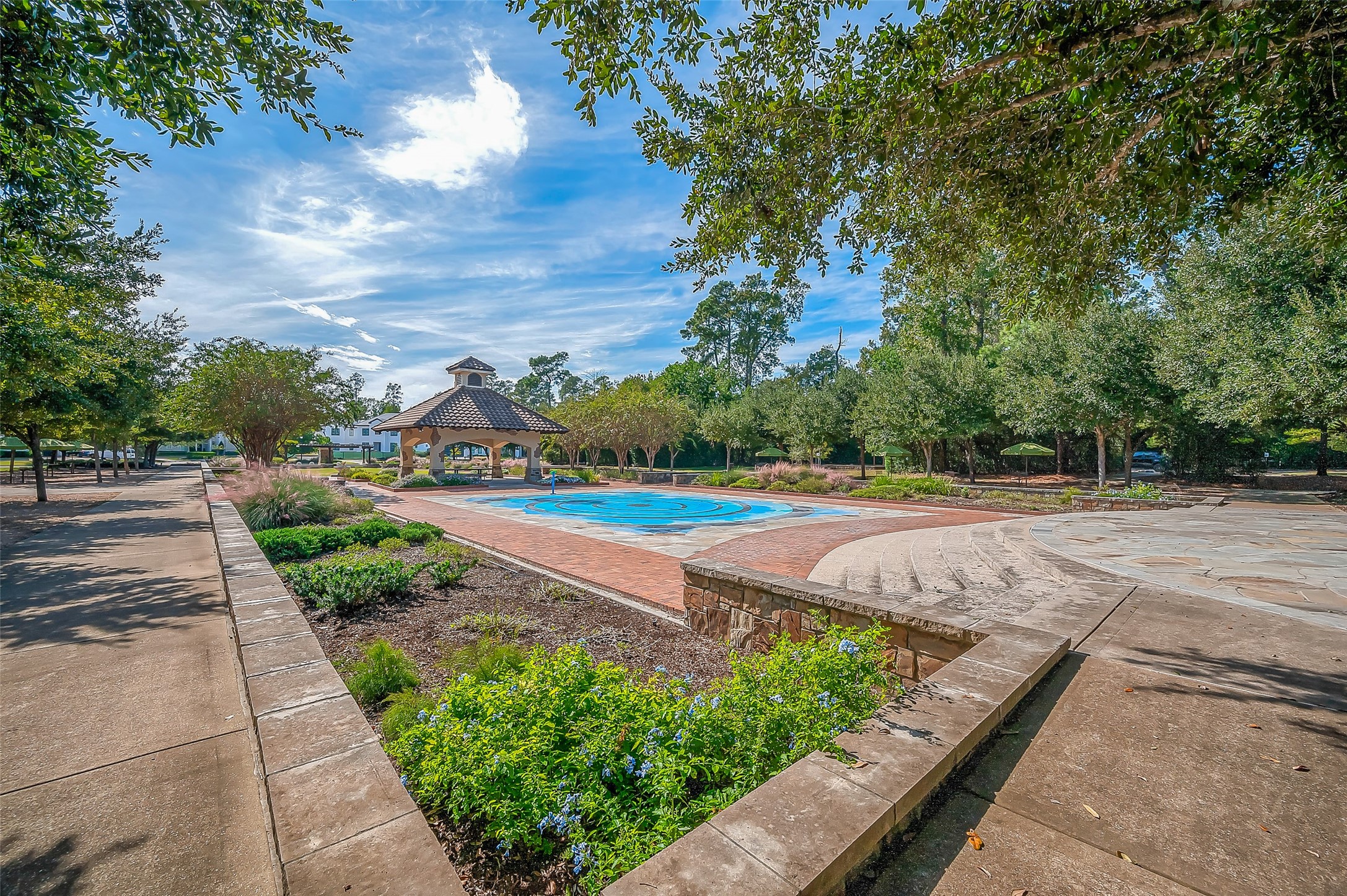 39 Pronghorn Place Spring, TX 77389 - Photo 33 of 39 a view of a pathway with a yard