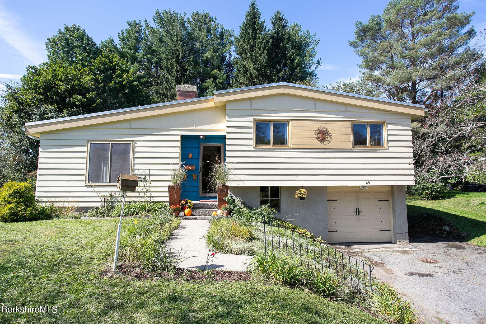 69 Valentine Road Pittsfield, MA 01201 - Photo 1 of 26 0002