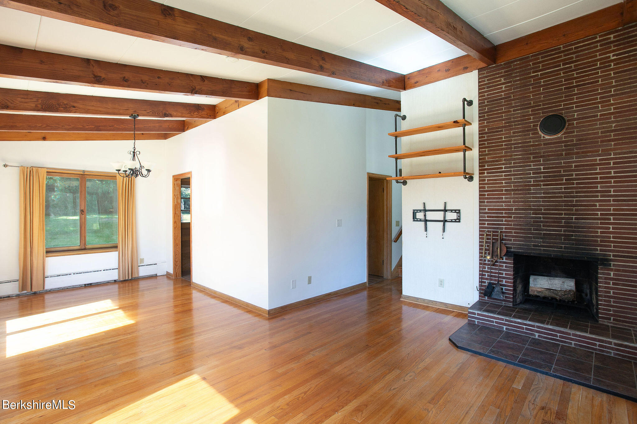 69 Valentine Road Pittsfield, MA 01201 - Photo 5 of 26 0014
