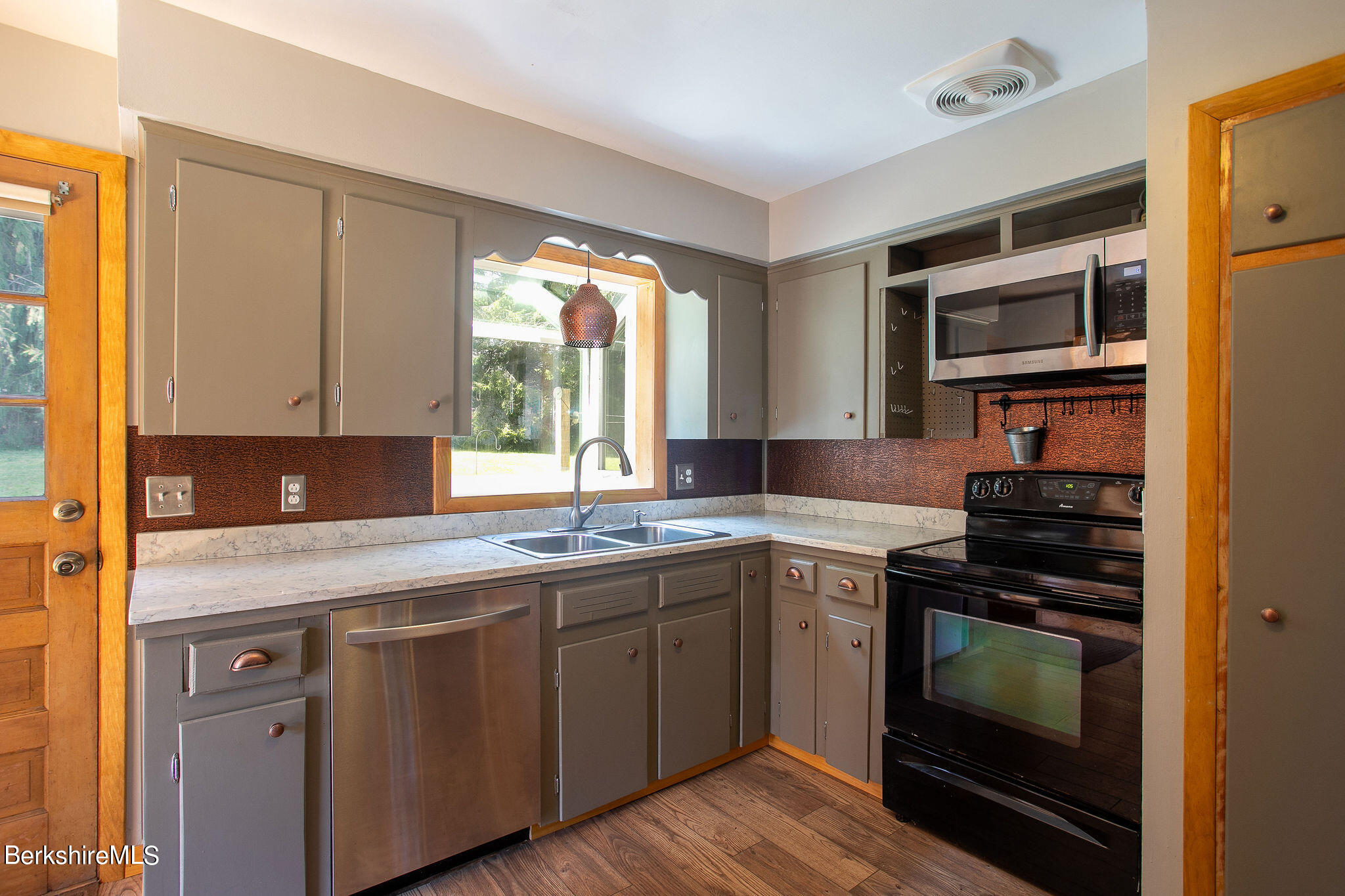 69 Valentine Road Pittsfield, MA 01201 - Photo 9 of 26 0019
