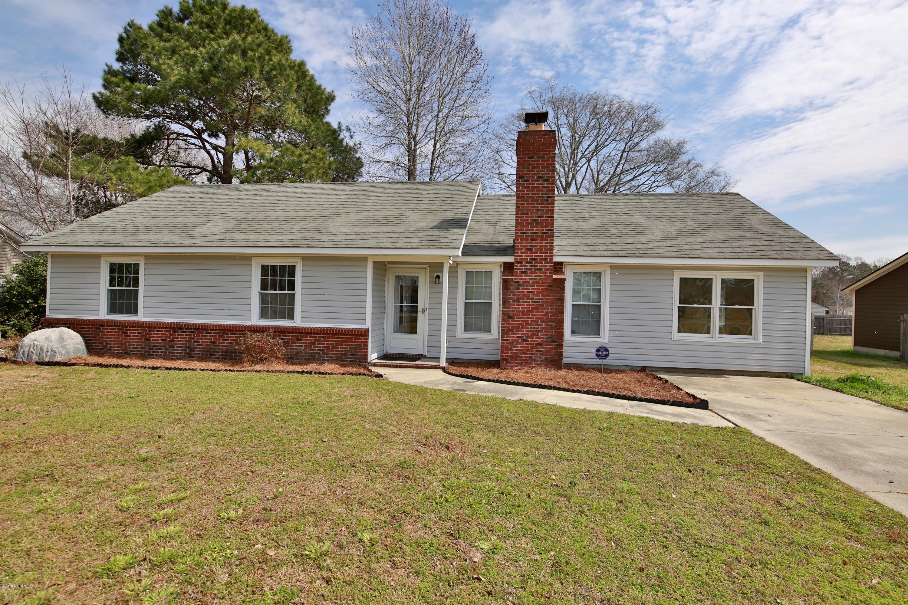 302 Riggs Road Hubert, NC 28539 - Photo 1 of 26 Front