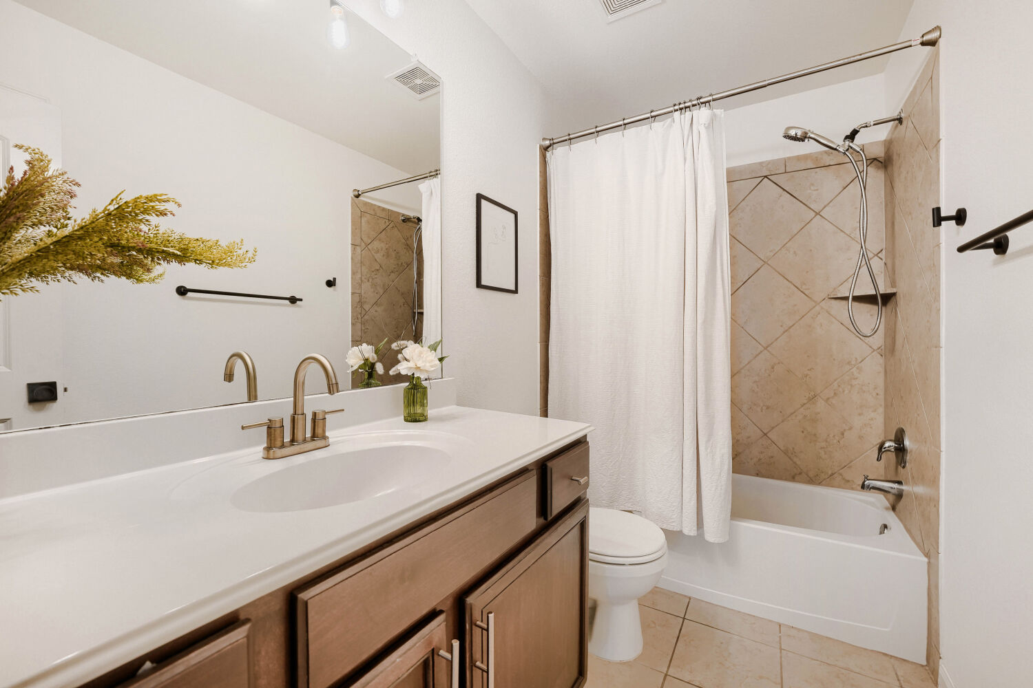 116 Millers Loop Jarrell, TX 76537 - Photo 16 of 23 Full hall bath (bath #2)