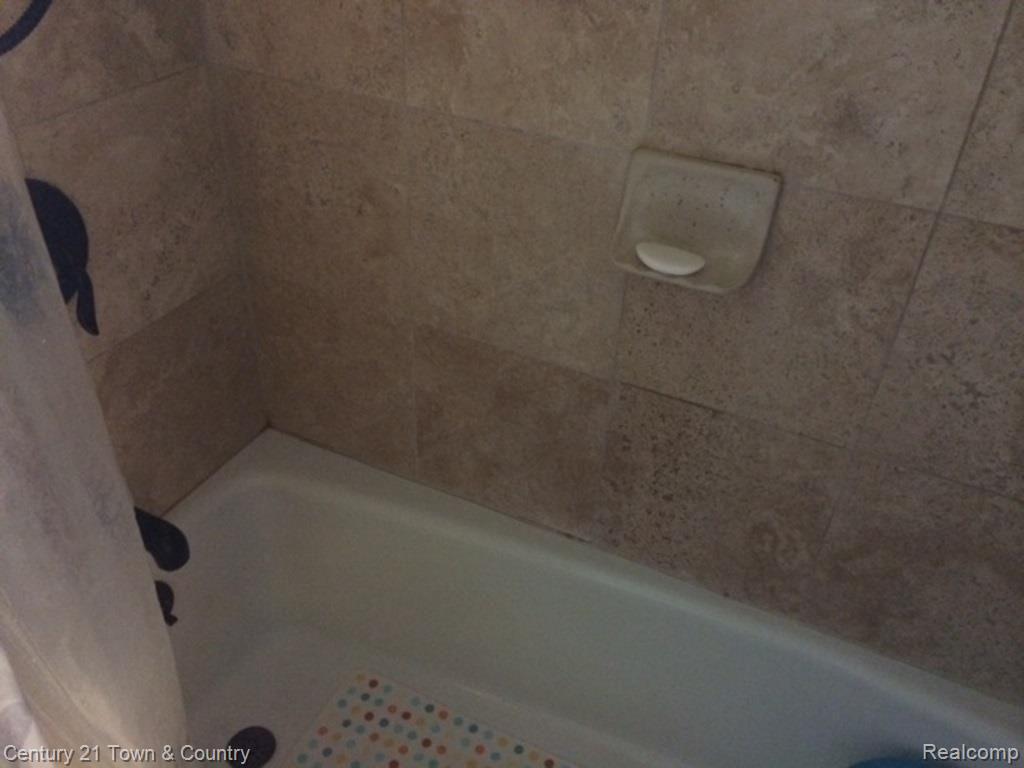 1908 Washington Road Rochester, MI 48306 - Photo 21 of 26 19.jpg