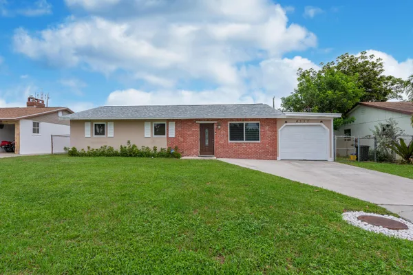 $3,300 | 4317 Applecrest Drive, Palm Beach Gardens, FL 33410