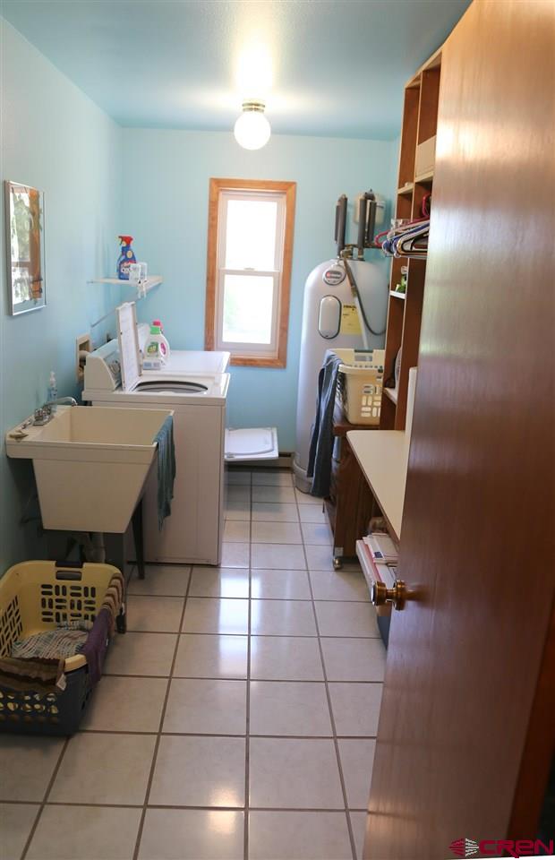 3946 1550 Road Delta, CO 81416 - Photo 12 of 35 a room with gym equipment and a window